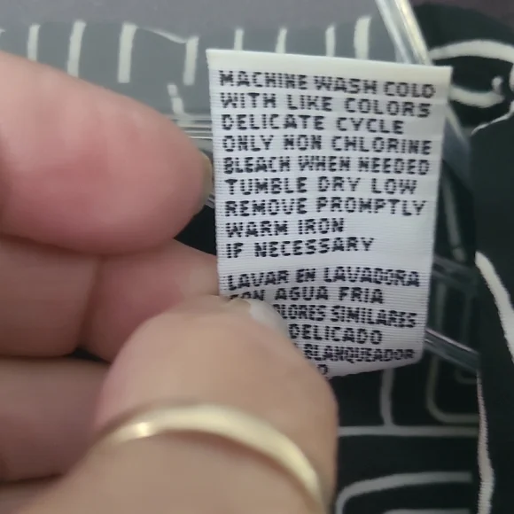 Sag Harbor Black and White Geometric Blouse - Picture 4 of 5